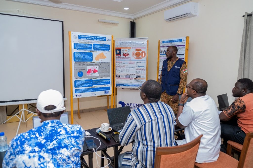 Presentation poster devant le Jury,cohorte 4 FETP intermédiaire , Ouaga, 28 novembre 2024