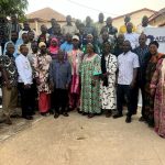 Photo de groupe autour du Directeur du programme FEPT et l’Inspecteur Régionale de la sante de Kindia