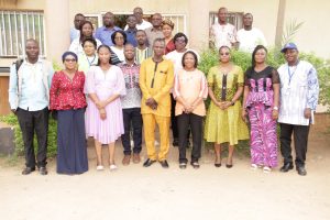 Photo de famille avec les participants à l’atelier de restitution