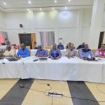 Photo 2: Présence de Mr le Directeur général de la santé publique, du directeur de programme, du coordonnateur technique régional de AFENET, du Professeur Sawadogo, des directeurs régionaux de la santé de Tannounyan, de Nazinon, du représentant du centre des opérations de réponse aux urgences sanitaires et du Centre regional de lutte anti tuberculeuse, atelier 4 cohorte 5, FETP intermédiaire, Burkina Faso, avril 2026