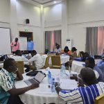 Photo 8: Lecture, amendements et adoption du rapport de J2 par les résidents , atelier 4 cohorte 5, FETP intermédiaire, Burkina Faso, avril 2026